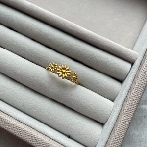 Triple Daisy Gold Ring